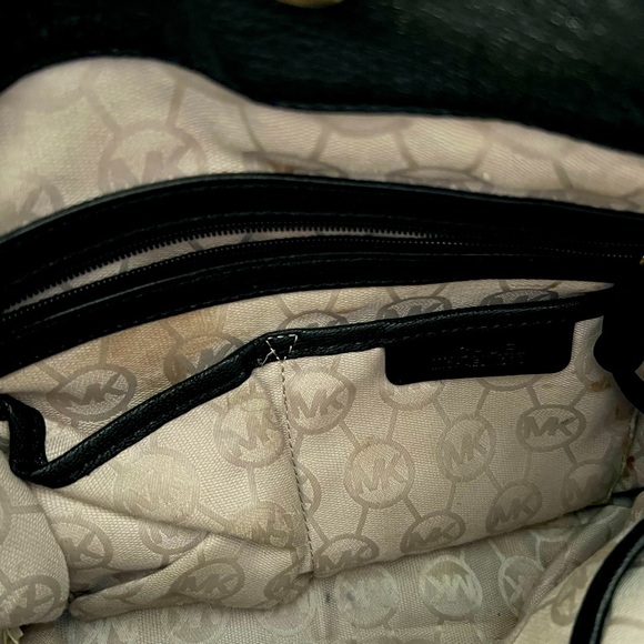 Black Michael Kors hobo bag - Picture 6 of 12